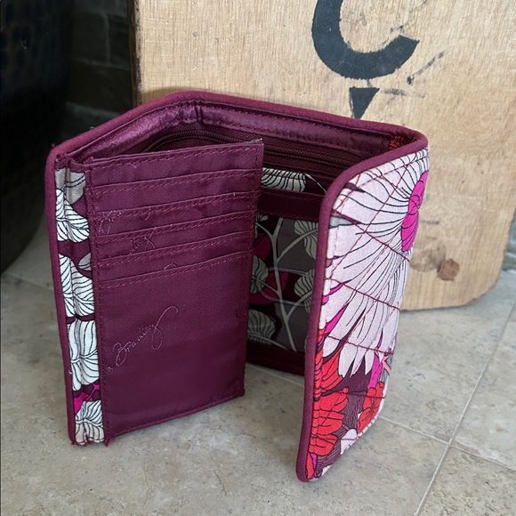 VERA BRADLEY RFID Riley Compact Wallet in the “Bohemian Blooms" pattern - Picture 4 of 7